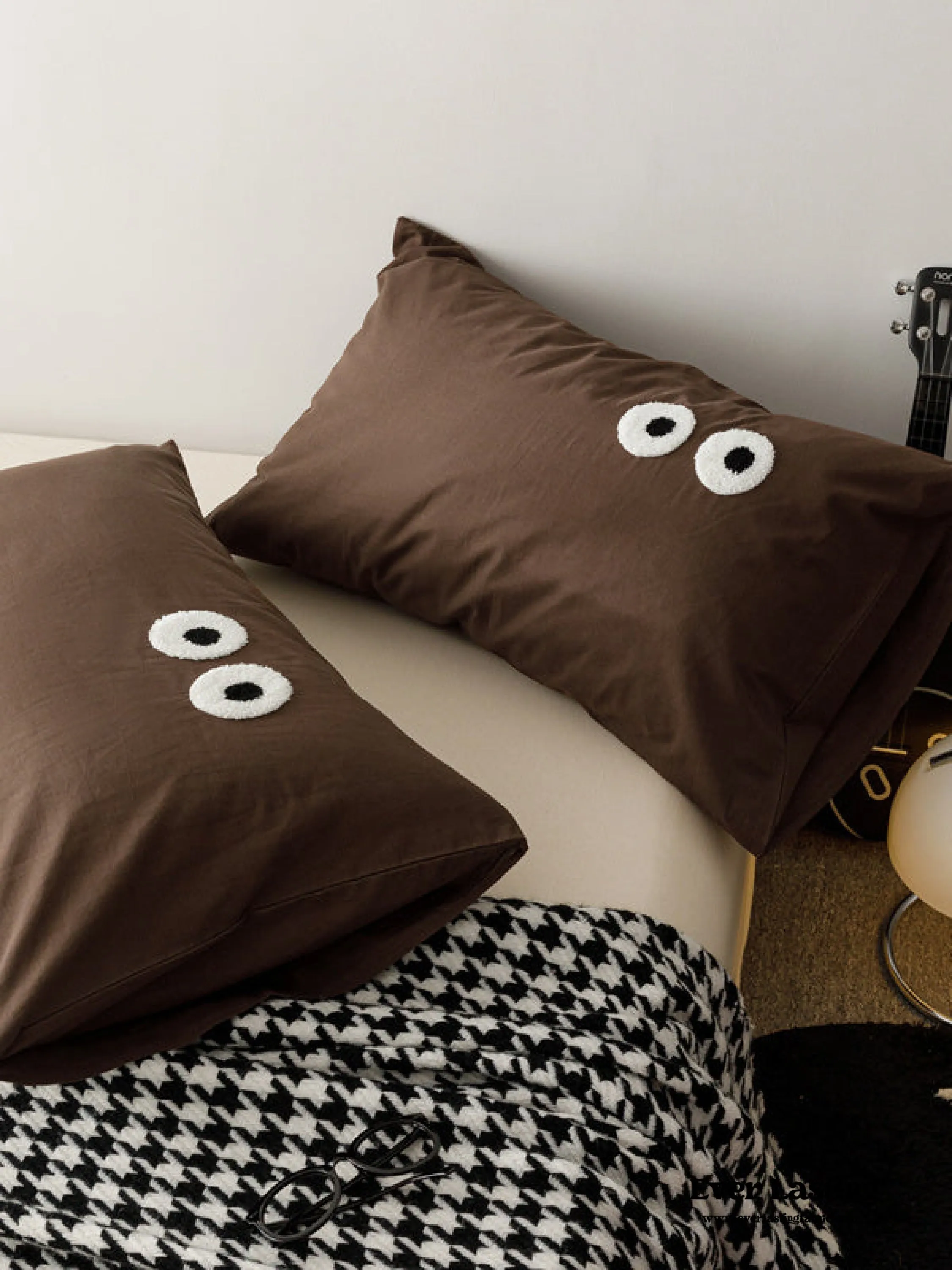 Googly Eyes Pillowcases (8 Colors)