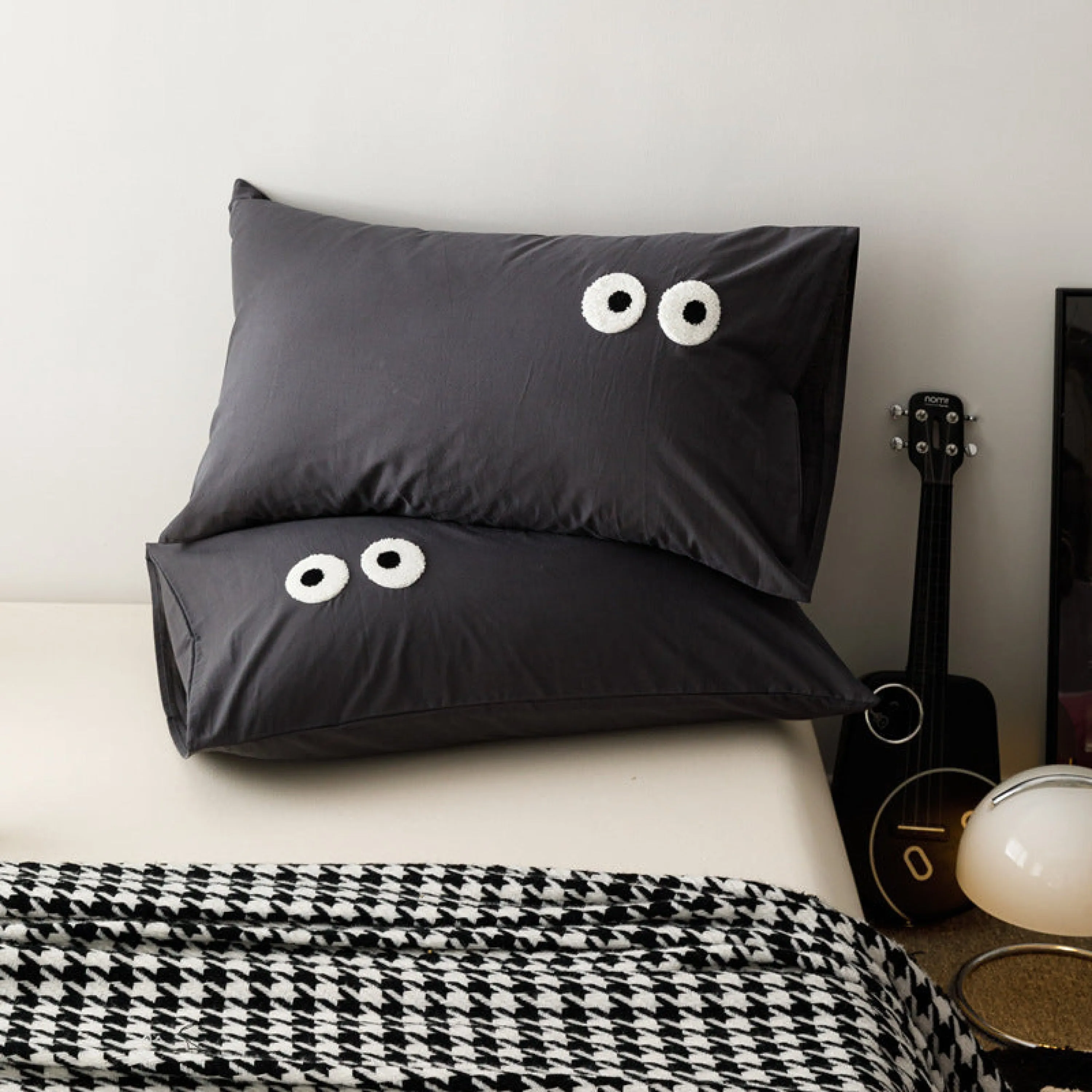 Googly Eyes Pillowcases (8 Colors)