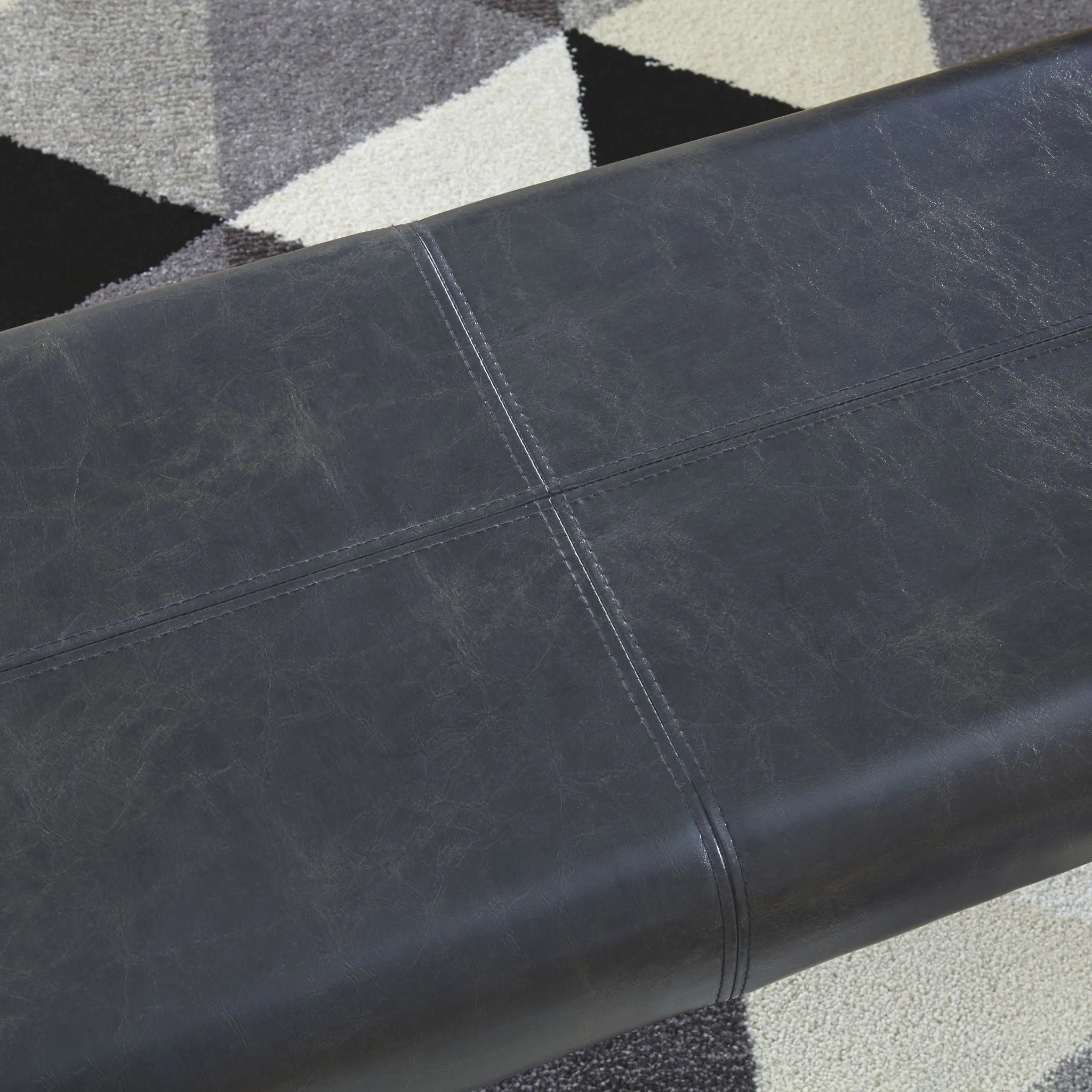 Lariland Bench