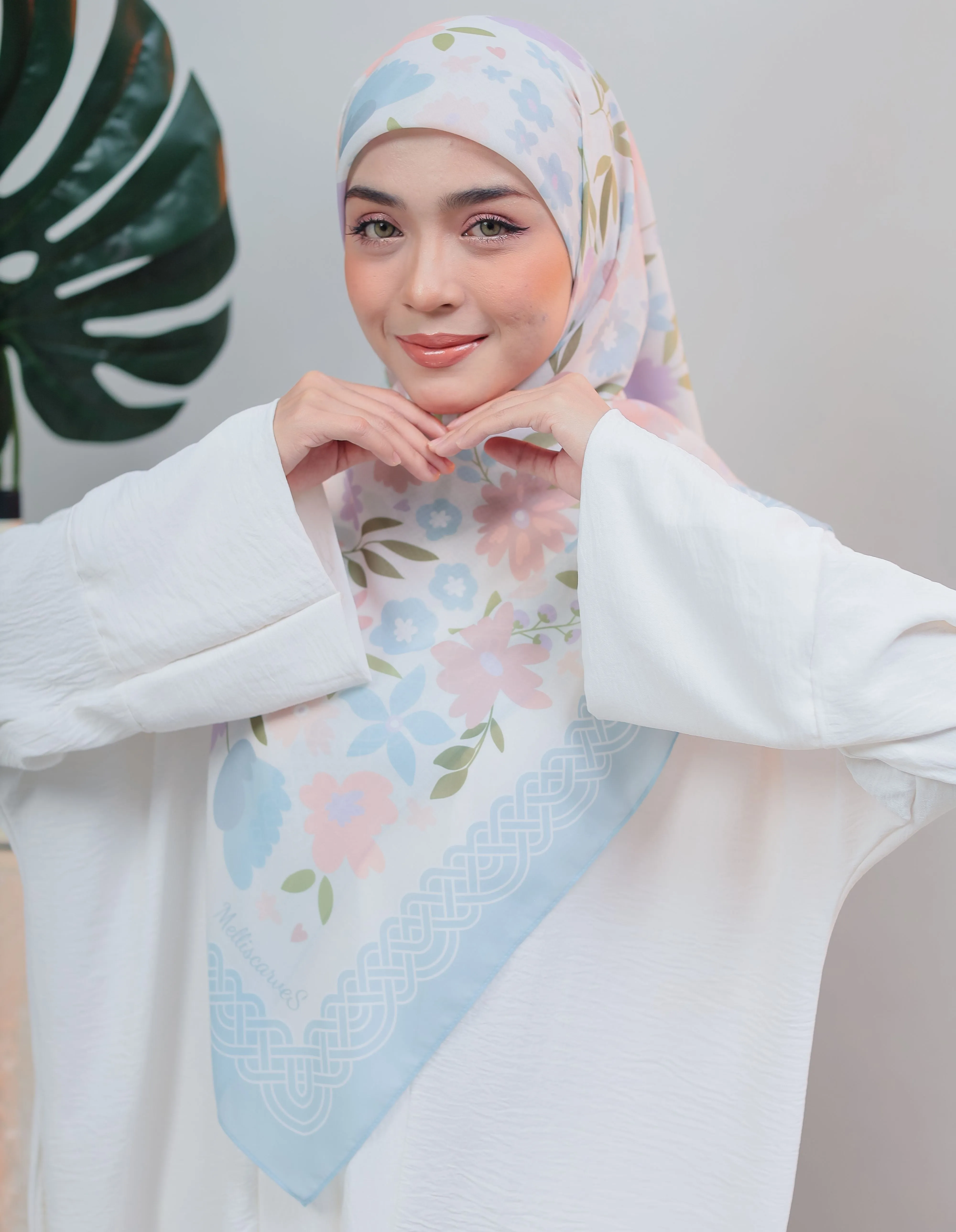 Putri Cotton Square in Blue Eyes